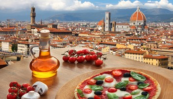 V obľúbenom turistickom meste zakázali jesť na chodníkoch i prahoch dverí