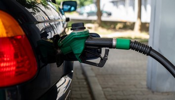 Ceny pohonných hmôt išli pred sviatkami mierne hore. Čo nás čaká na pumpách začiatkom nového roka?