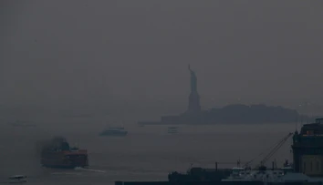 Východné pobrežie USA zahalil sivý opar. Spôsobili ho rozsiahle požiare