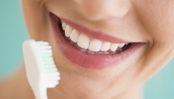 Pre zdravé zuby vám stačí robiť štyri veci. Aký je správny postup ich čistenia?