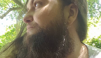 Táto žena má síce bradu a fúzy, no cíti sa sexy a žensky