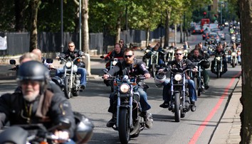 Člen Hells Angels vo Švédsku obvinený z kupliarstva. Počas troch rokov predal manželku 120 mužom
