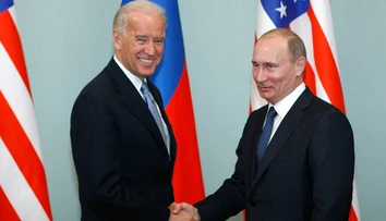Kremeľ signalizuje možný júnový summit Bidena a Putina