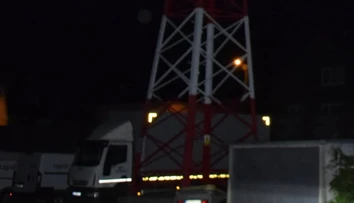 Iba 14-ročný chlapec, ktorý v Bratislave liezol na elektrický stožiar a zasiahol ho prúd, podľahol zraneniam