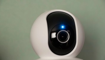 Ľudí špehujú v šatni aj vo verejných sprchách. Kamery vedia ukryť dokonca aj v pohári od kávy