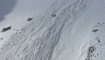 Lavíny zabíjali vo veľkom, čísla lámu rekordy. Sneh sa môže dať do pohybu aj v jarných mesiacoch