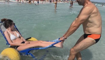 Ochrnutá Miška si za ušetrené dopriala dovolenku. Pre cestujúcich s hendikepom má dôležité rady