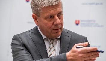 Lengvarský pred odchodom podpísal usmernenie na zmenu pohlavia. Matovič s Majerským zúria