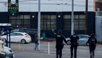 Dráma v USA. Muž za dva dni dobodal deväť ľudí, polícia ho zadržala