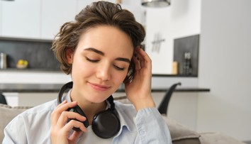 Myslíte si, že so zatvorenými očami počujete lepšie? Zistenie vedcov vás prekvapí