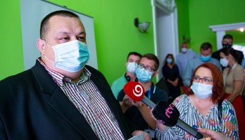 Hlavný hygienik vysvetlil, prečo a ako vydávajú jednotlivé rozhodnutia