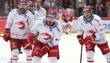 Brno otočilo zápas v poslednej tretine, úradovali Slováci. O výhre Třinca rozhodol Hrehorčák