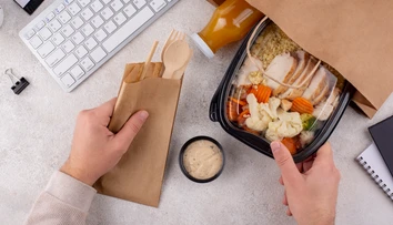 Za obedy platíme viac, no máme ich menej. Dve tretiny ľudí dostávajú len minimálne stravné