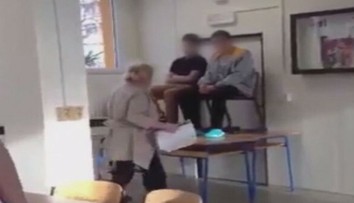 Učiteľka, ktorú žiaci šikanovali, zomrela