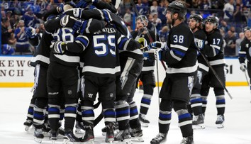 VIDEO: Nikita Kučerov pokoril magickú hranicu, Tampa Bay ukončila sériu prehier. Vegas prvýkrát naprázdno