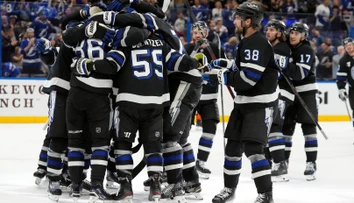 VIDEO: Nikita Kučerov pokoril magickú hranicu, Tampa Bay ukončila sériu prehier. Vegas prvýkrát naprázdno