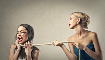 Máte vo svojom okolí toxickú kamarátku? Tieto znaky ju odhalia