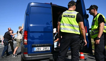 Hranice s Českom opäť pod kontrolou. Zastavovali autá, dodávky aj kamióny