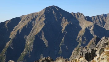 Tatry vstupujú do najkrajšieho obdobia roka. Mnohí turisti však zabúdajú na dôležitú vec