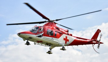 V Nitre sa počas jazdy začalo dusiť žuvačkou len ročné dievčatko. Na pomoc prileteli záchranári