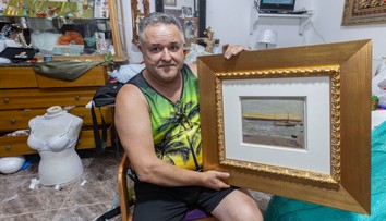 Našiel na ulici zdanlivo bezcenný obraz, nechal si ho pre pekný rám. Potom však prišli dva nečakané zvraty