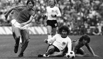 VIDEO: Emotívna spomienka na Johana Cruyffa priamo počas zápasu