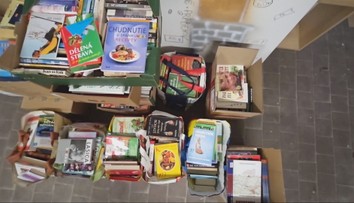 Knižnica v Bystrici rieši výnimočný dar. Čitateľ im priniesol takmer tisíc kníh