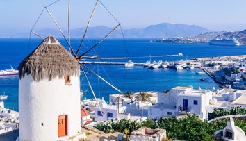 Dovolenkári sa už nezabavia. Na ostrove večierkov Mykonos zaviedli zákaz nočného vychádzania a hudby