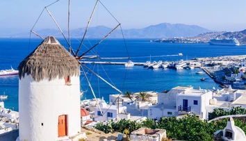 Dovolenkári sa už nezabavia. Na ostrove večierkov Mykonos zaviedli zákaz nočného vychádzania a hudby