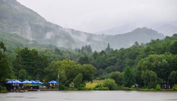 Zrážky, hmly aj ochladenie. Babie leto je zatiaľ v nedohľadne