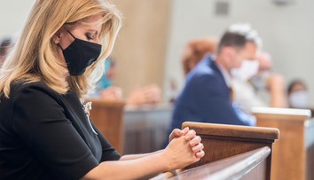 Čaputová bola po dlhšej dobe v kostole. Uctila si sv. Cyrila a Metoda