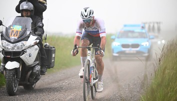 Skvelý Kubiš s parádnym výsledkom hneď na úvod klasík. Van Aert mal veľkú smolu