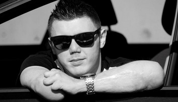 Prišiel takmer o všetky končatiny, no je z neho profesionálny plavec a model