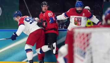 Hviezdny Crosby odstúpil počas štvrťfinále. Kanaďania veria, že si ich kapitán na turnaji ešte zahrá