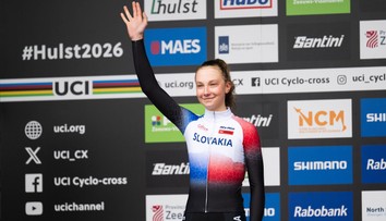 Ušla jej len víťazka Tour de France. Skvelá Chladoňová po parádnom výkone na pódiu a v bielom drese