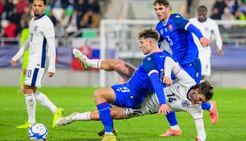 „Sokolíci“ favoritovi vzdorovali len v prvom polčase. Anglicko vyhralo rozdielom triedy a je na prvom mieste