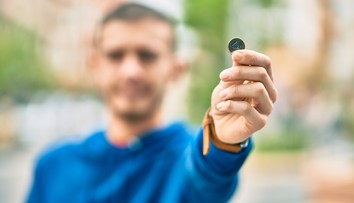 Dvanásťhodinový experiment odhalil pravdu. Ktorá strana mince padá častejšie?