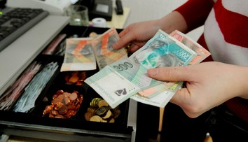 Doma máme ešte schovaných 18,9 mil. kusov slovenských bankoviek