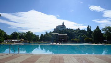 Sloboda aj pri kúpaní sa: Nepotrebujete rúško pri bazéne, ale ani pri jazere