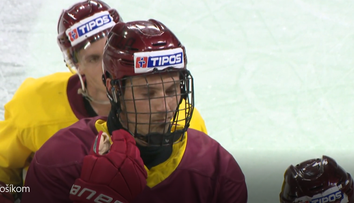 VIDEO: Patrí medzi najskúsenejších, no na ľade vyzerá ako dorastenec. Opora Trenčína si musí zvyknúť na novinku