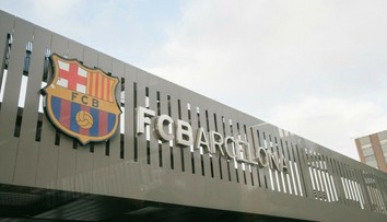 Ďalší dôsledok finančných problémov. Suma určená na platy sa Barcelone radikálne znížila