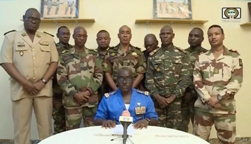Vojenský prevrat v Nigeri. Zadržaný prezident Bazoum vyhlásil, že bude brániť demokraciu
