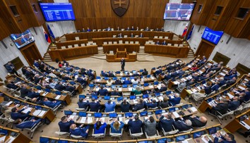 Na začiatku schôdze parlamentu zaznela stará verzia štátnej hymny. Rozhodol o tom Peter Žiga