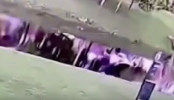 VIDEO: Bezcitná matka hodila postihnutého chlapca do kanála. Druhý pokus bol fatálny