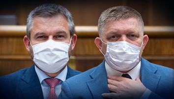 Hlas-SD a Smer-SD vyzbierali vyše pol milióna podpisov, Fico hárok podpísal iba dnes