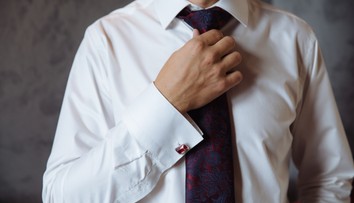 Taliban tvrdí, že kravaty sú symbolom kríža. Navrhuje ich zákaz