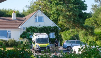 Zvrat vo vyšetrovaní vraždy bývalej poslankyne. Britská polícia zadržala ďalšieho muža