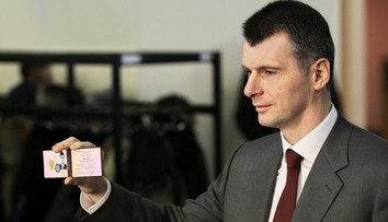 Spoločnosť miliardára Prochorova prehľadala tajná služba