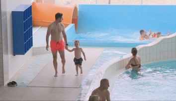 Slovenské kúpaliská zažívajú jednu z najhorších letných sezón vôbec. Počasie im nepraje, akvaparky a wellness sú však plné