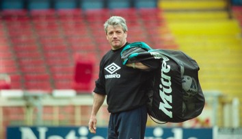 Anglický futbal sa deň po MS ponoril do smútku. Vo veku 75 rokov zomrel legendárny hráč a tréner